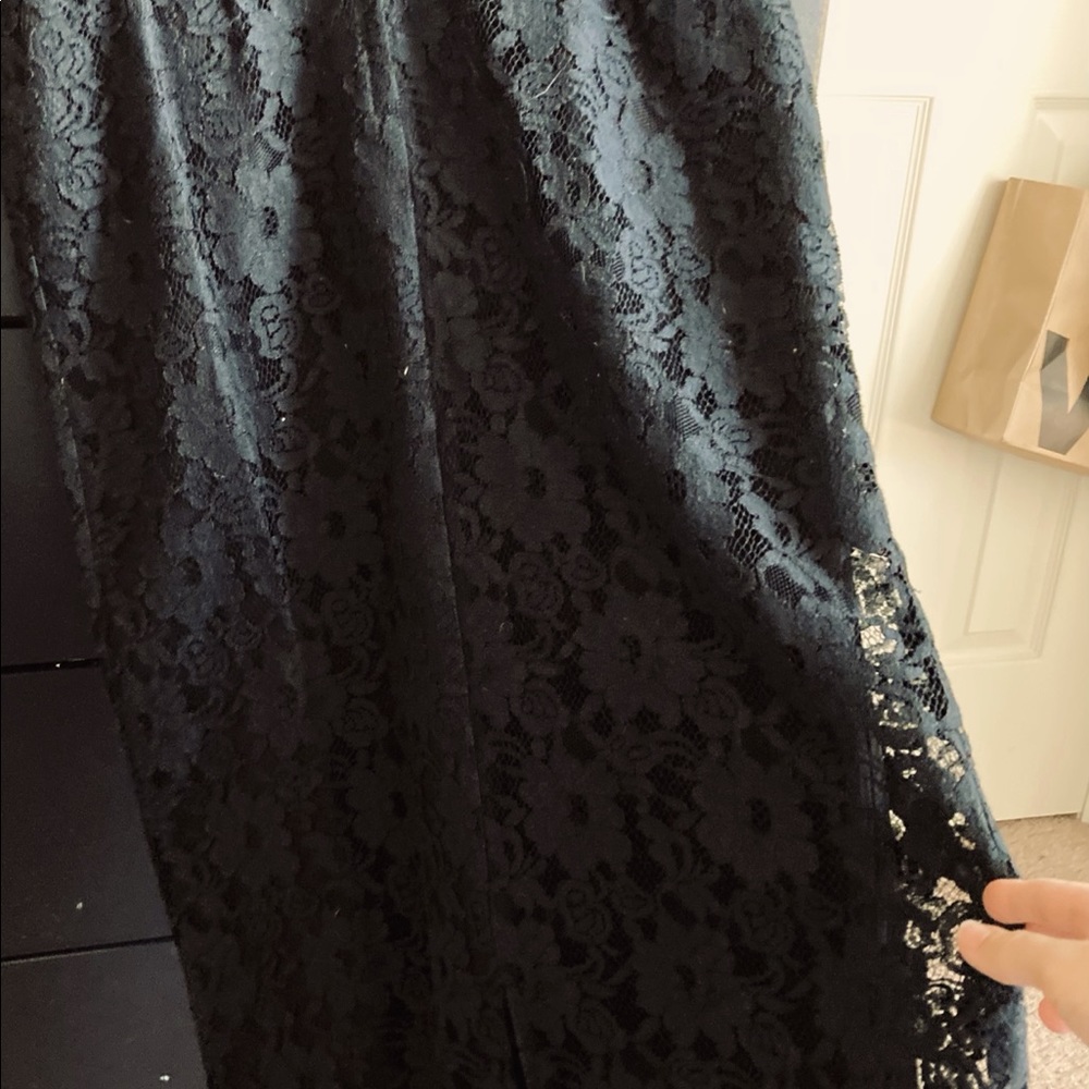 Size 7/8 Lace black skirt /lined.